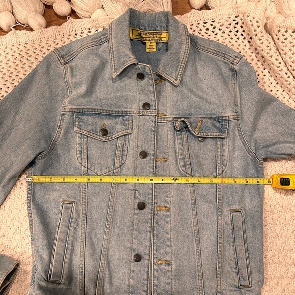 GUESS X Chinatown Market X Smiley UO
Exclusive Denim Trucker Jacket Size SMALL/P - Picture 7 of 10